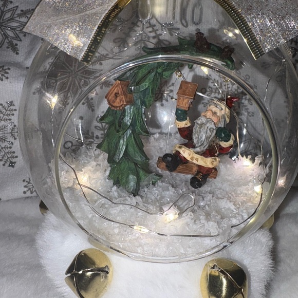 Festive Santa Snow Globe lights up candle one of a kind - Picture 4 of 10